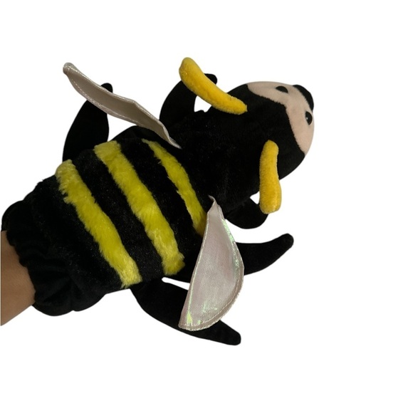 Bumblebee hand puppet - Picture 3 of 5